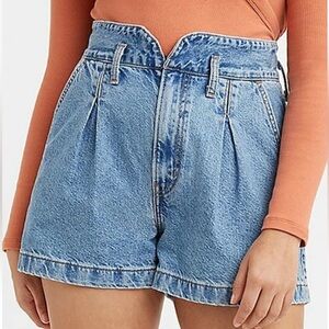 Levi’s HIGH RISE MOM WOMEN'S SHORTS size 29